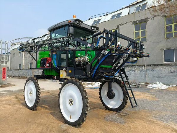 3WPZ-2000H型自走式喷杆喷雾机